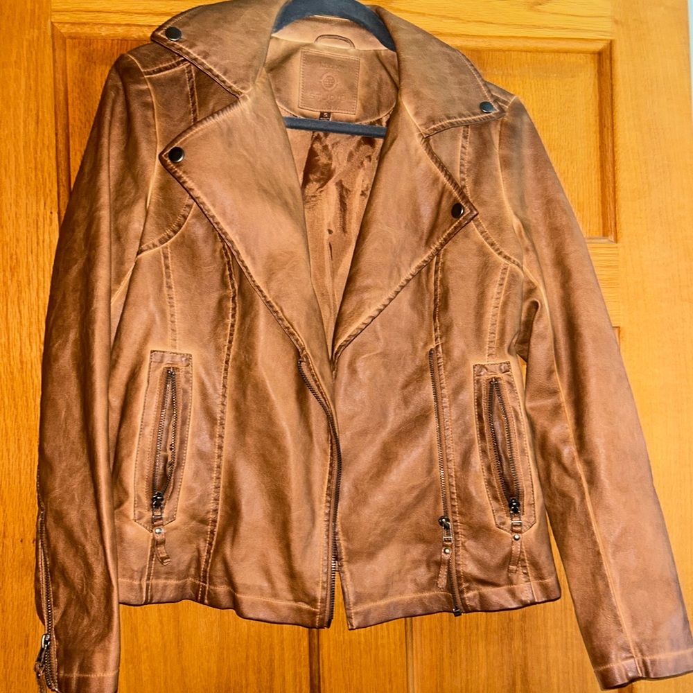 Max Studio Tan Leather Jacket Fitted Silhouette Structured Shoulders